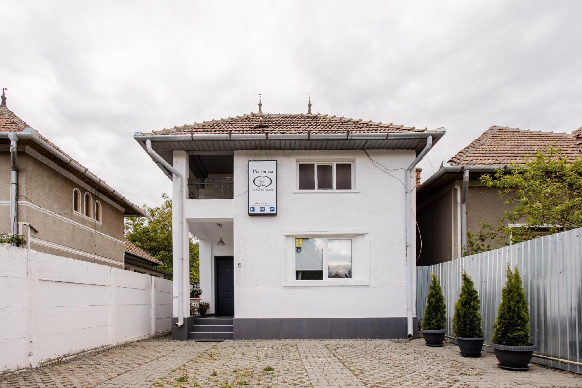 La Maison Blanche Hotel Alba Iulia Exterior photo